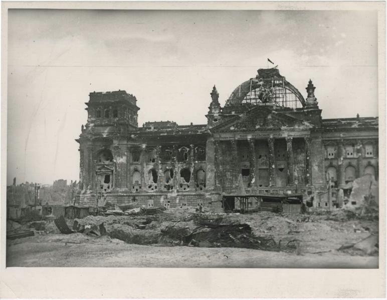 Разрушенное здание Рейхстага, 1945 - 1954