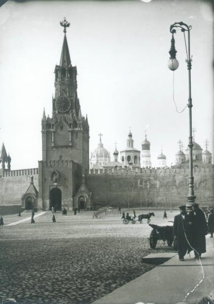 Спасская башня Кремля, 1890 - 1909, г. Москва. Часовни при Спасской башне снесены в 1925 году.
