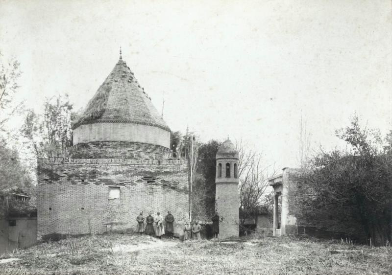 Гробница Толе Би (Калдиргоч-бия), 1900-е, Туркестанский край, Сырдарьинская обл., г. Ташкент. Комплекс Шейхантаур находится на территории комплекса Исламского университета, улица Абдуллы Кадыри, 11.