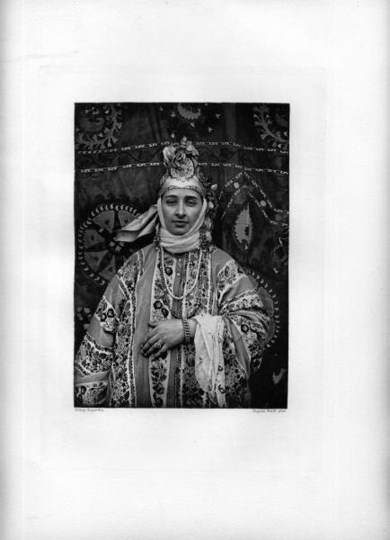 Еврейка в парадном наряде, 1901 год, г. Самарканд. Выставка «Туркестанский край» с этой фотографией.