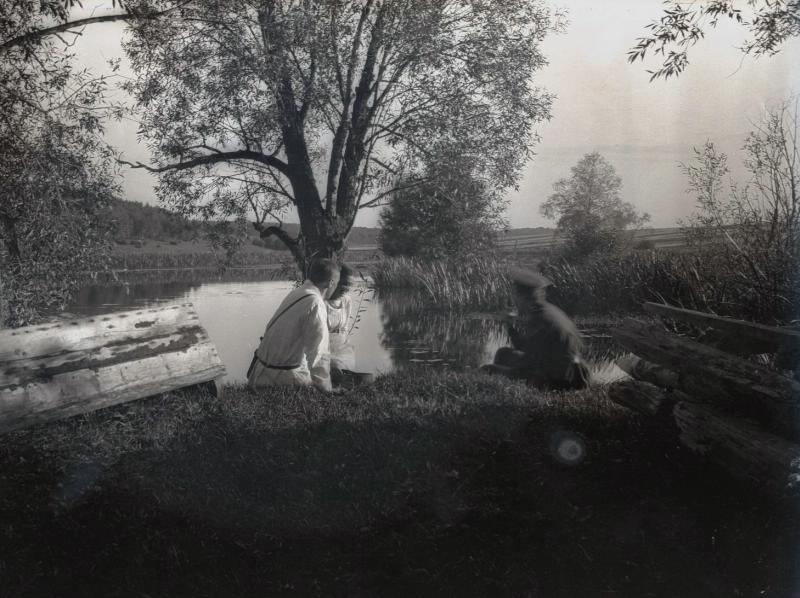На берегу водоема, 1911 год