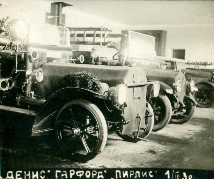 Автомобили Dennis, Garford и Peerless в торговом порту, 1925 - 1929, г. Ленинград. 