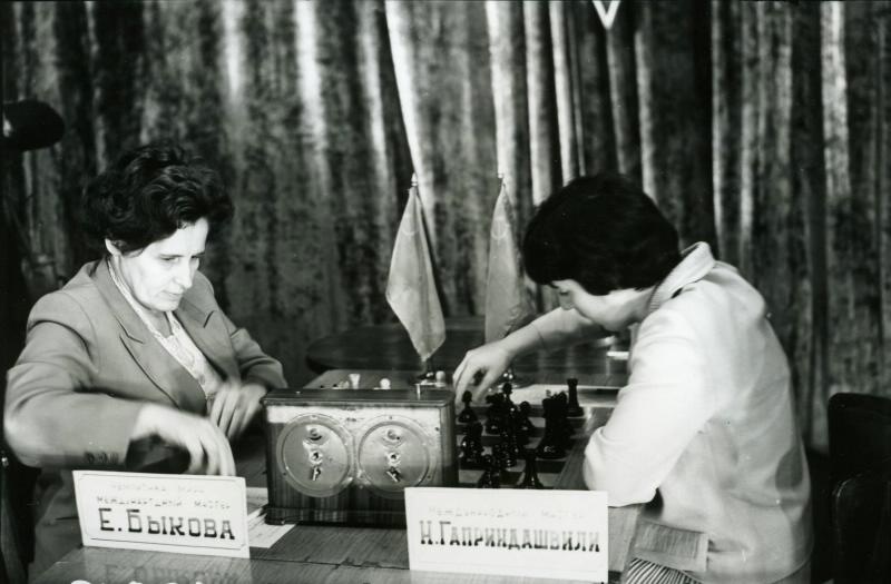 Елизавета Быкова и Нона Гаприндашвили во время матча на первенство мира, 1962 год, Москва