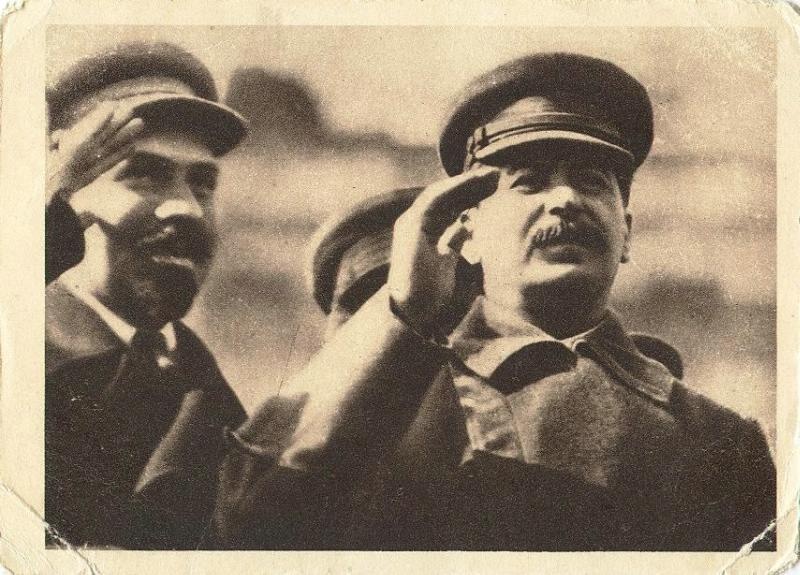 Иосиф Сталин и Лазарь Каганович на первомайском параде, 1932 год