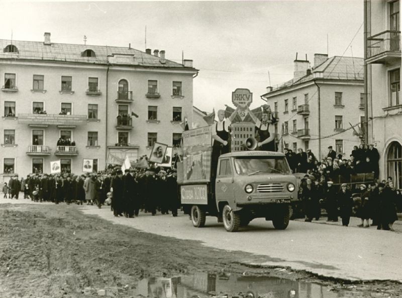 Колонна жилищно-коммунального управления ЧМЗ, 1 мая 1961, г. Череповец и Череповецкий район