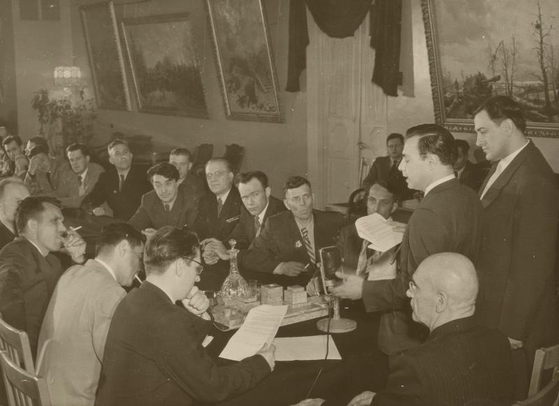 Заседание, 9 - 18 мая 1955, г. Москва. Видеовыставка «Встреча на Эльбе» с этой фотографией.