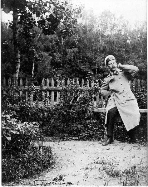 Мужчина на лавке, 1910-е