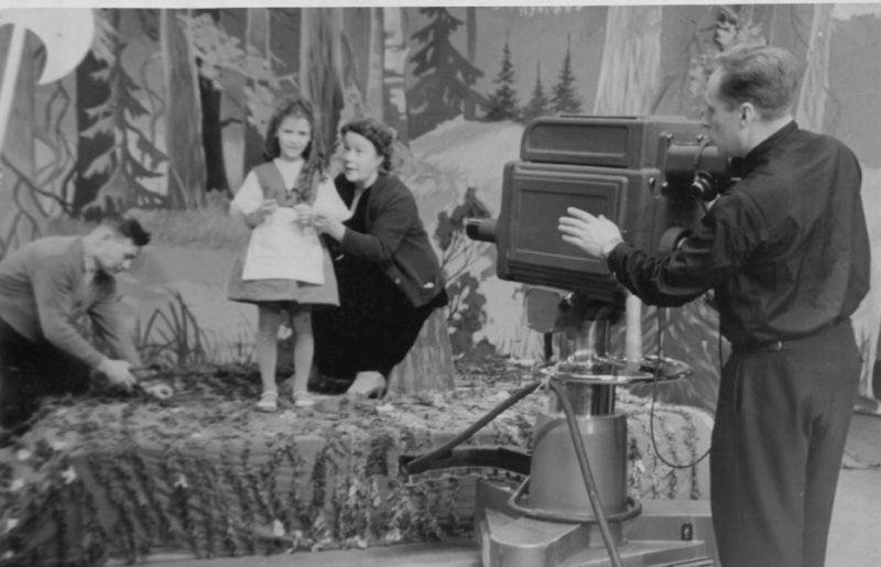 Рабочий момент в студии телевидения: идет репетиция, 1962 год, г. Череповец и Череповецкий район. Выставка «За кадром» с этой фотографией.
