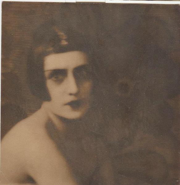Портрет женщины в сепии, 1926 год