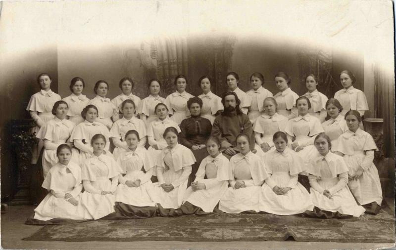 Групповой портрет гимназисток старших классов, 1913 - 1917, г. Санкт-Петербург