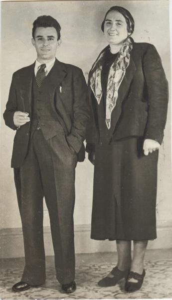 Испанская коммунистка Долорес Ибаррури с сыном, 1935 - 1939, г. Москва. &nbsp;Сын Рубен погиб в возрасте 22 лет в Сталинградской битве.