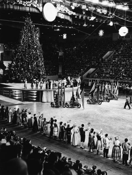 Новогодняя елка в Лужниках, 1950-е, г. Москва