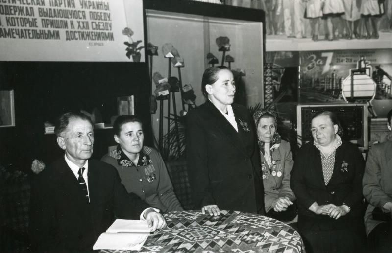 Выступление женщины-передовика, 1960 - 1965, Украинская ССР