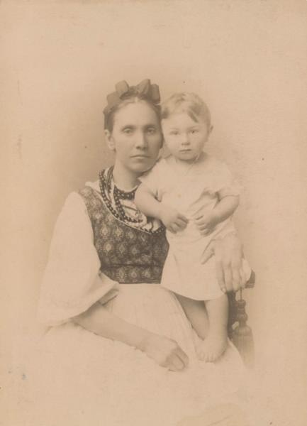 Портрет молодой женщины с ребенком, 20 февраля 1894, Таврическая губ., Крым, г. Севастополь