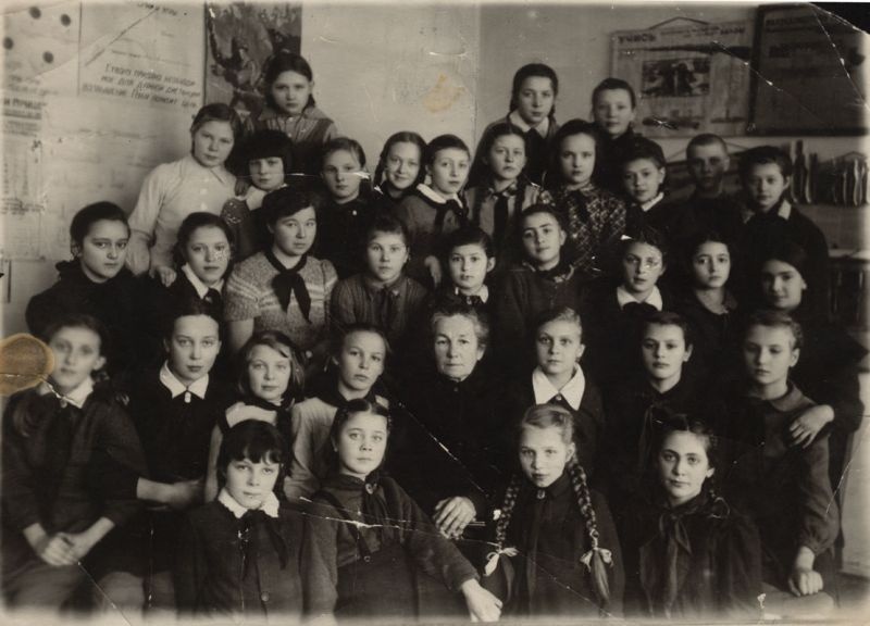 Фото "Групповой портрет учащихся пятого класса Московской школы", 1940 ...