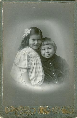 Детский портрет, 1900-е, г. Двинск. Выставки&nbsp;«10 фотографий: Улыбки 1900-х» и «Улыбки XX века» с этой фотографией.&nbsp;