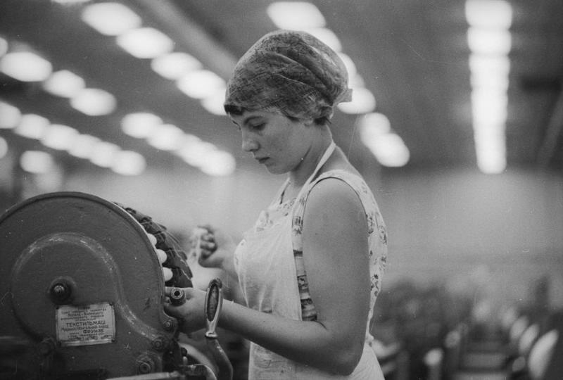 Фото Четвертая работница, 1967 год, Волгоградская обл, г Волжский