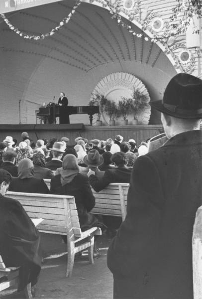 Концерт в парке, 1957 год