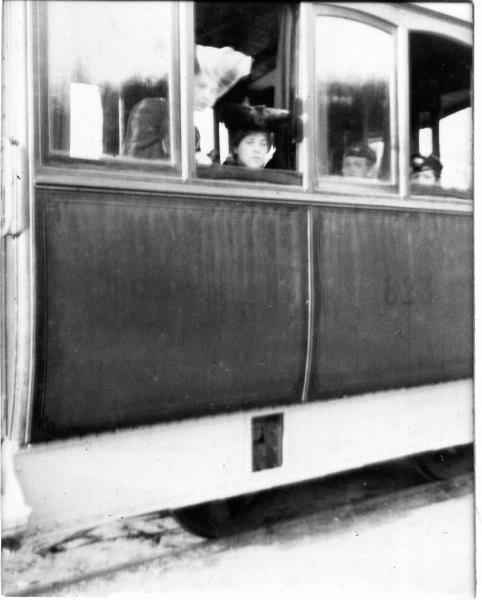 Пассажиры трамвая, 1910-е, г. Москва