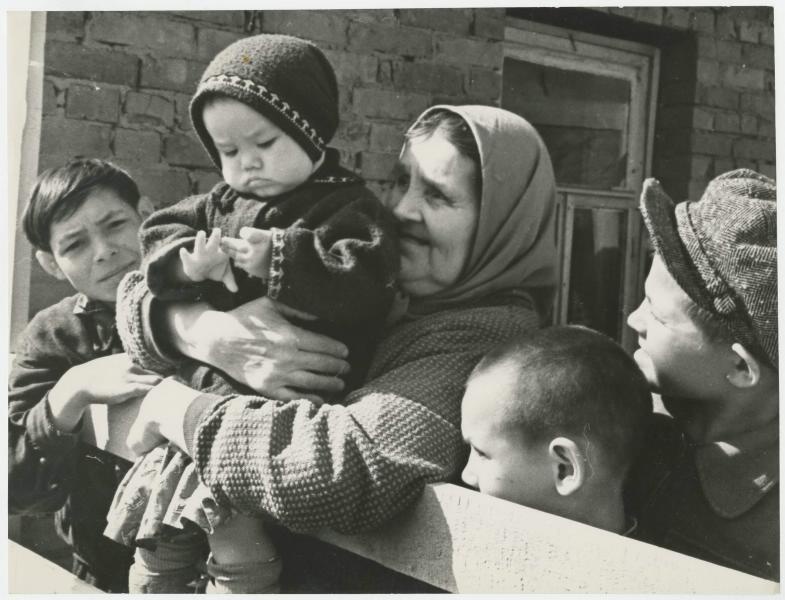 Родные Юрия Гагарина, 30 апреля 1961 - 31 декабря 1969. Видео «Быть первым!» с этой фотографией.
