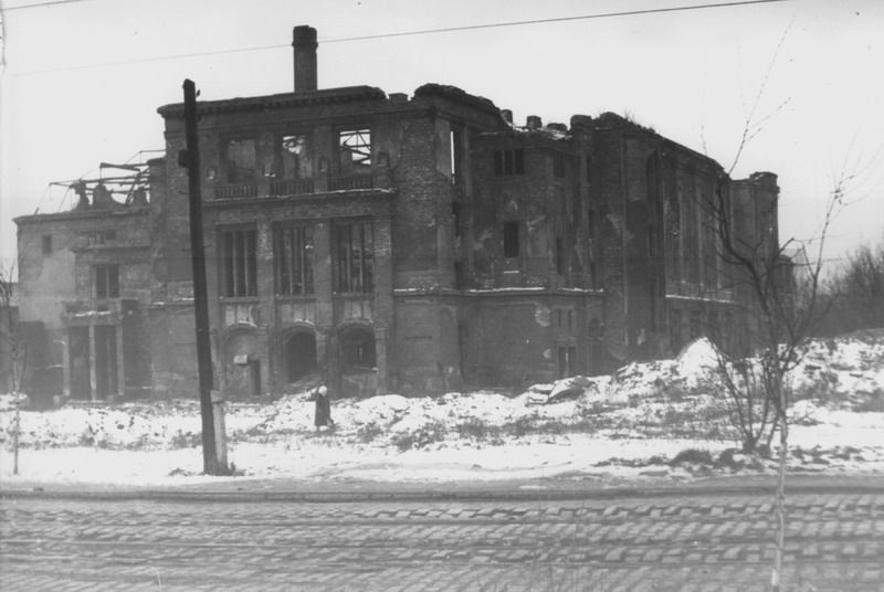 Штадтхалле, 1970-е, г. Калининград, ул. Клиническая, д. 21. Здание бывшего городского концертного зала. С 1991 года в этом здании располагается Калининградский областной историко-художественный музей.
Из семейного архива А. С. Пекуса.