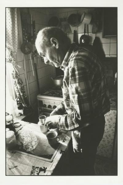 Булат Окуджава, 1992 год, Московская обл., пос. Переделкино. Выставки&nbsp;«И все это в Подмосковье», «Разговоры на кухне» с этой фотографией.