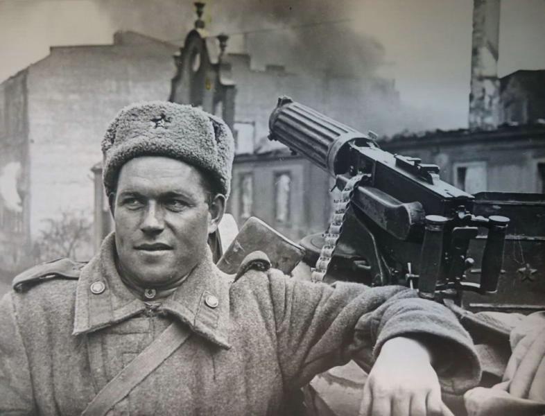Ефрейтор Александр Васильевич Овчаренко, 1945 год