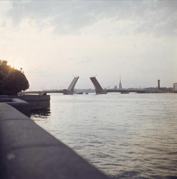 Нева, 1961 - 1969, г. Ленинград. Вид на Дворцовый мост