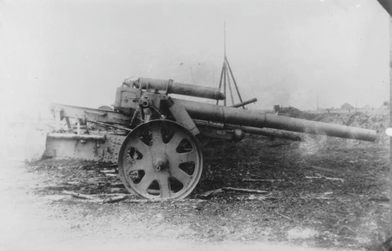 Орудие противника, разбитое прямым попаданием снаряда, август 1943