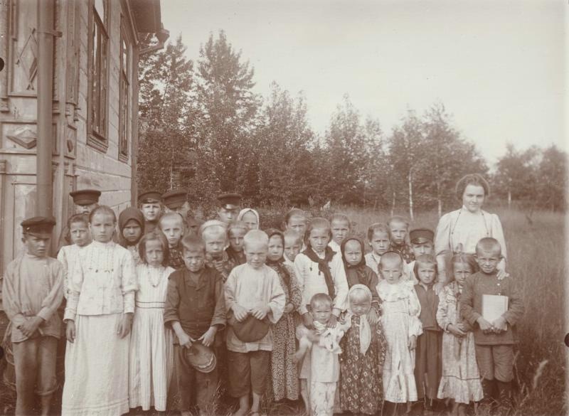 Ученики сельской школы, 1910 - 1917