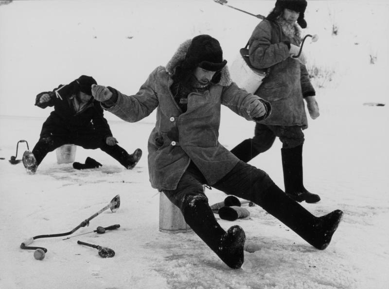 Рыбалка, 1970 - 1975. Выставка «Лучшие фотографии зимы» с этим снимком.&nbsp;