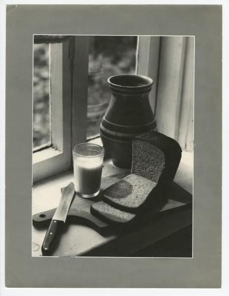 «Breakfast» (Завтрак), 1978 - 1979, Московская обл., пгт. Монино. Выставки «Food фотография»,&nbsp;«Пейте, дети, молоко – будете здоровы!»&nbsp;и «Хлеб – всему голова!» с этой фотографией. 