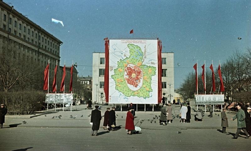 На улицах Москвы в праздничный день, 1961 год, г. Москва