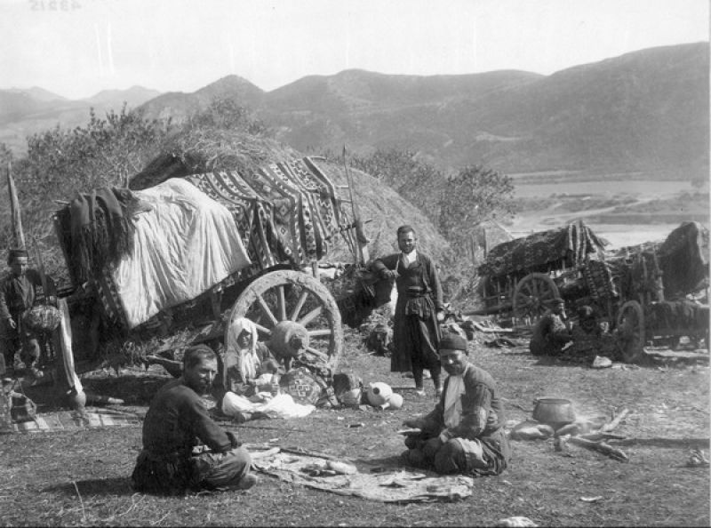 Престольный праздник. Грузины-богомольцы за трапезой, 1900-е, Грузия, г. Мцхет