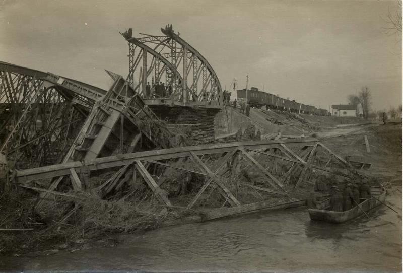 Разрушенный мост через реку, 1914 - 1918