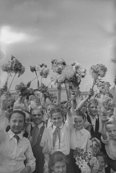 Дети с цветами, 1940 год, г. Москва