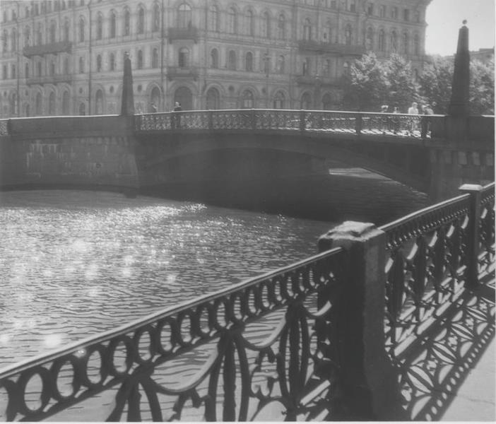 Поцелуев мост с набережной реки Мойки, 1946 - 1949, г. Ленинград. Выставка «Прогулки по набережной Мойки» с этой фотографией.
