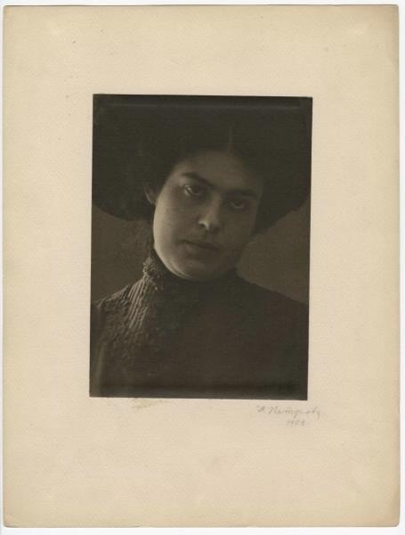 Екатерина Дмитриевна Воронец-Монтвид, 1908 год, Киевская губ., г. Киев. Оперная певица, лирико-драматическое сопрано.
