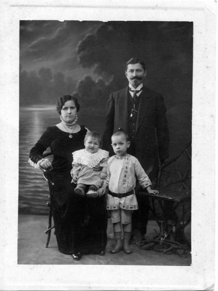 Семейный портрет, 1900-е, г. Санкт-Петербург