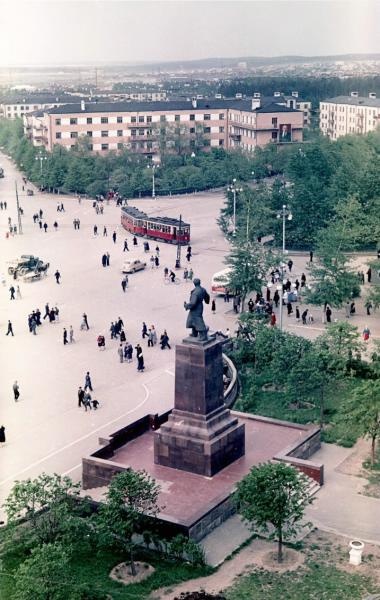 Площадь Первой пятилетки. Памятник Серго Орджоникидзе, 1958 год, г. Свердловск, пл. Первой пятилетки