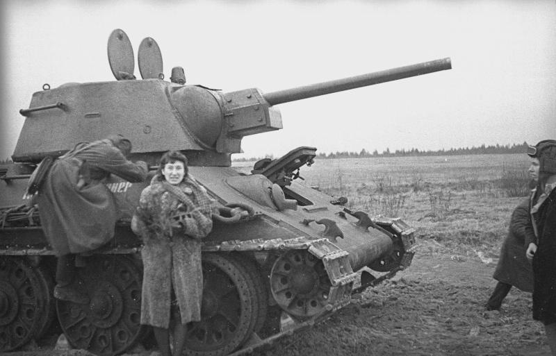 Передача фронту танковой колонны «Московский пионер», 1942 год, Московская обл.