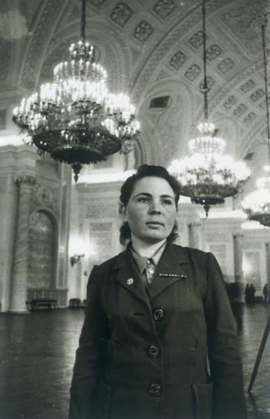 Комсомолка — делегат совещания в Кремле, 1946 год, г. Москва. Георгиевский зал Кремлевского дворца.