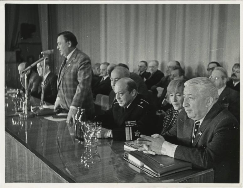 Расул Гамзатов в президиуме, 1970-е