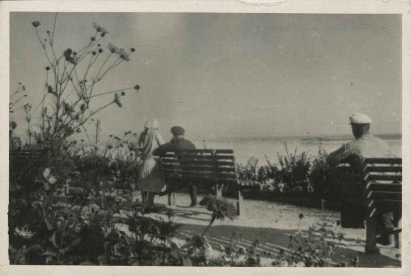 На набережной, 1935 - 1939, Украинская ССР