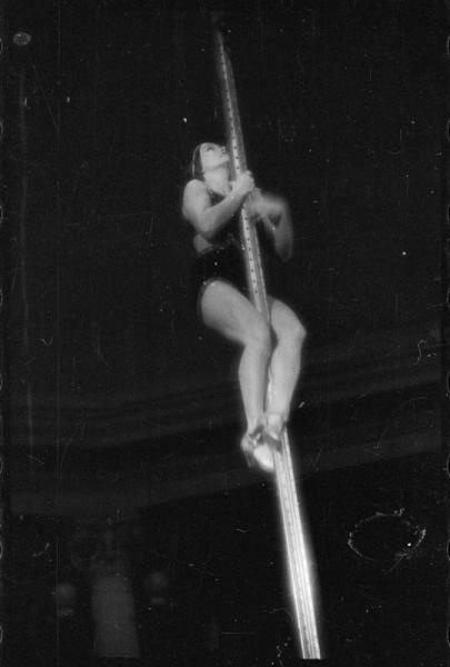 Акробатка, 1940 год, г. Москва