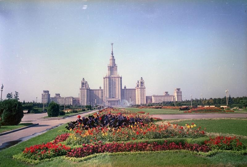 Цветники перед Главным зданием МГУ им. М.В. Ломоносова, 1955 - 1965, г. Москва