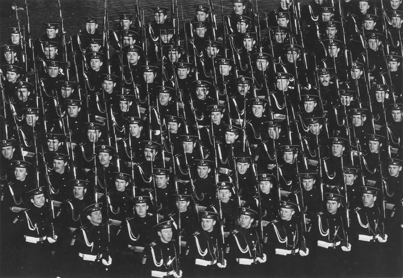 На параде, 7 ноября 1982, г. Москва. Курсанты военно-морского училища.