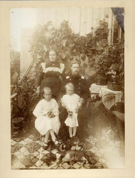 Семейный портрет на веранде, 1905 - 1908, Минская губ., г. Минск