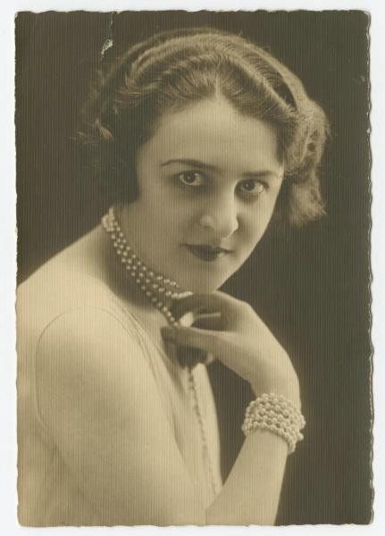 Женский портрет, 1927 год. Выставка «Макияж 1920-х» с этой фотографией.&nbsp;