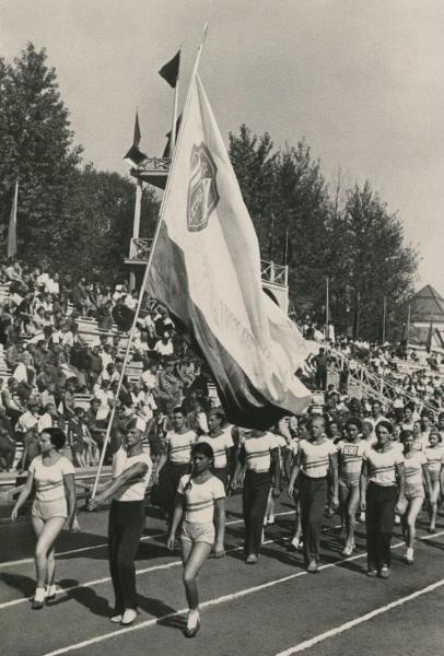 На стадионе юных пионеров. Парад пионеров-физкультурников, 1938 год